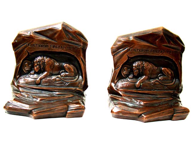 A pair of Antique Bookends by Jennings Brothers circa 1930 depicting the Lion of Lucerne — image 2